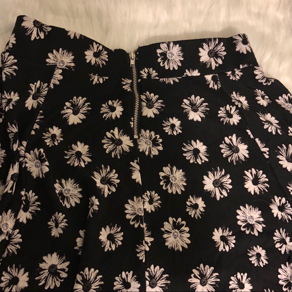 90’s inspired black white sunflower skater skirt - Picture 4 of 4